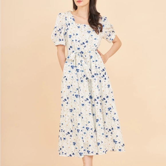 Chic Floral Midi Dress with Puff Sleeves - Picture 2 of 5